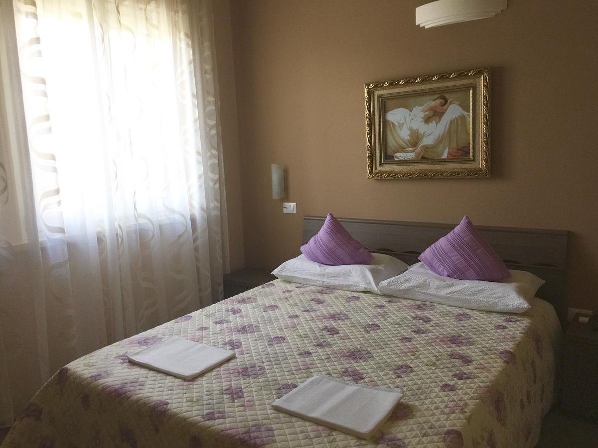 Bba2Passi Bed and Breakfast Marina di Massa Buitenkant foto