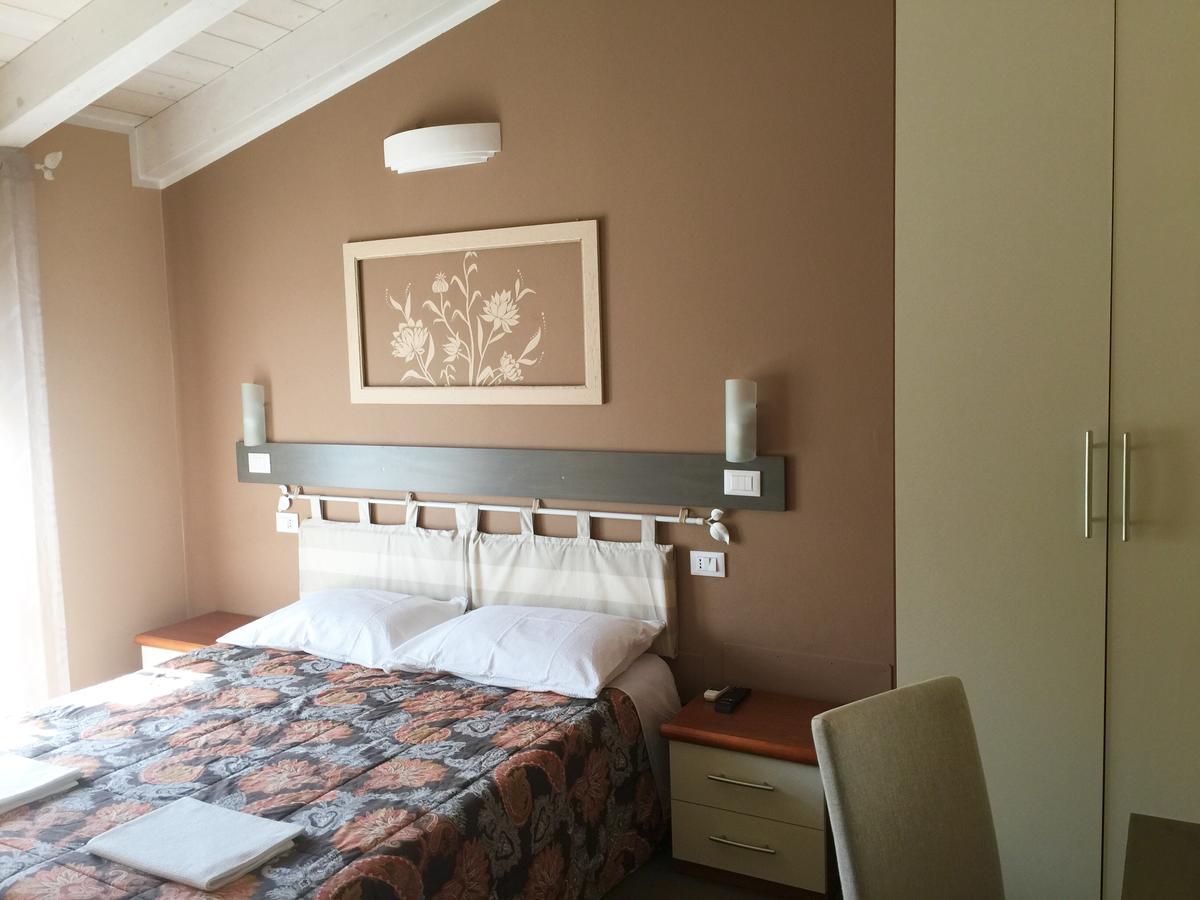 Bba2Passi Bed and Breakfast Marina di Massa Buitenkant foto